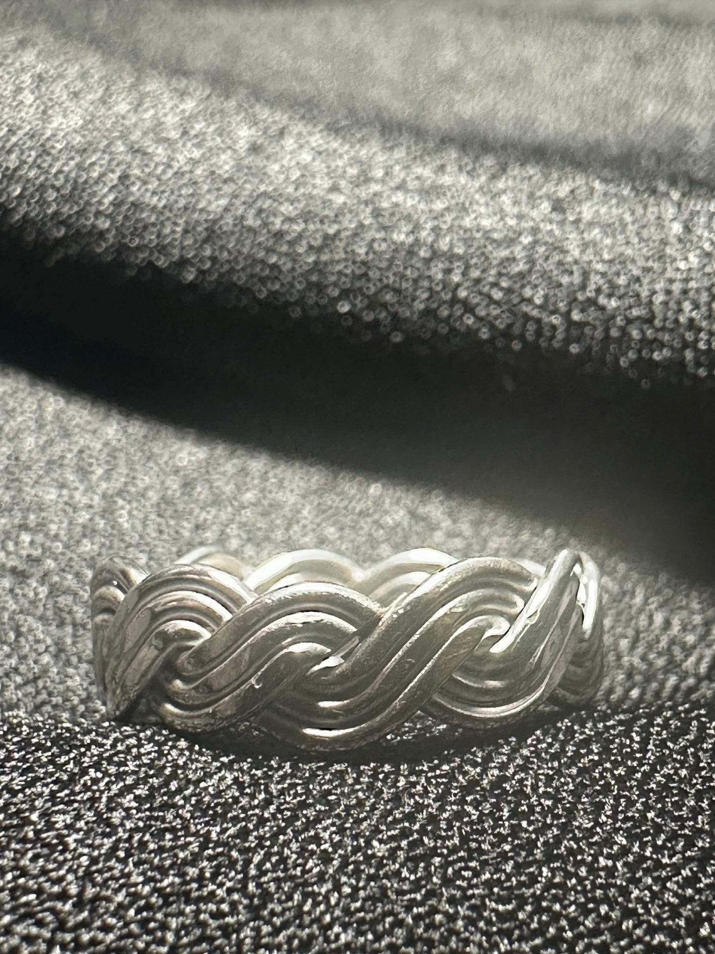 6 Twist Misfit Ring