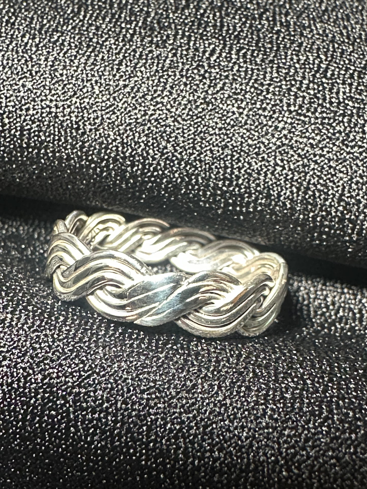 6 Twist Misfit Ring