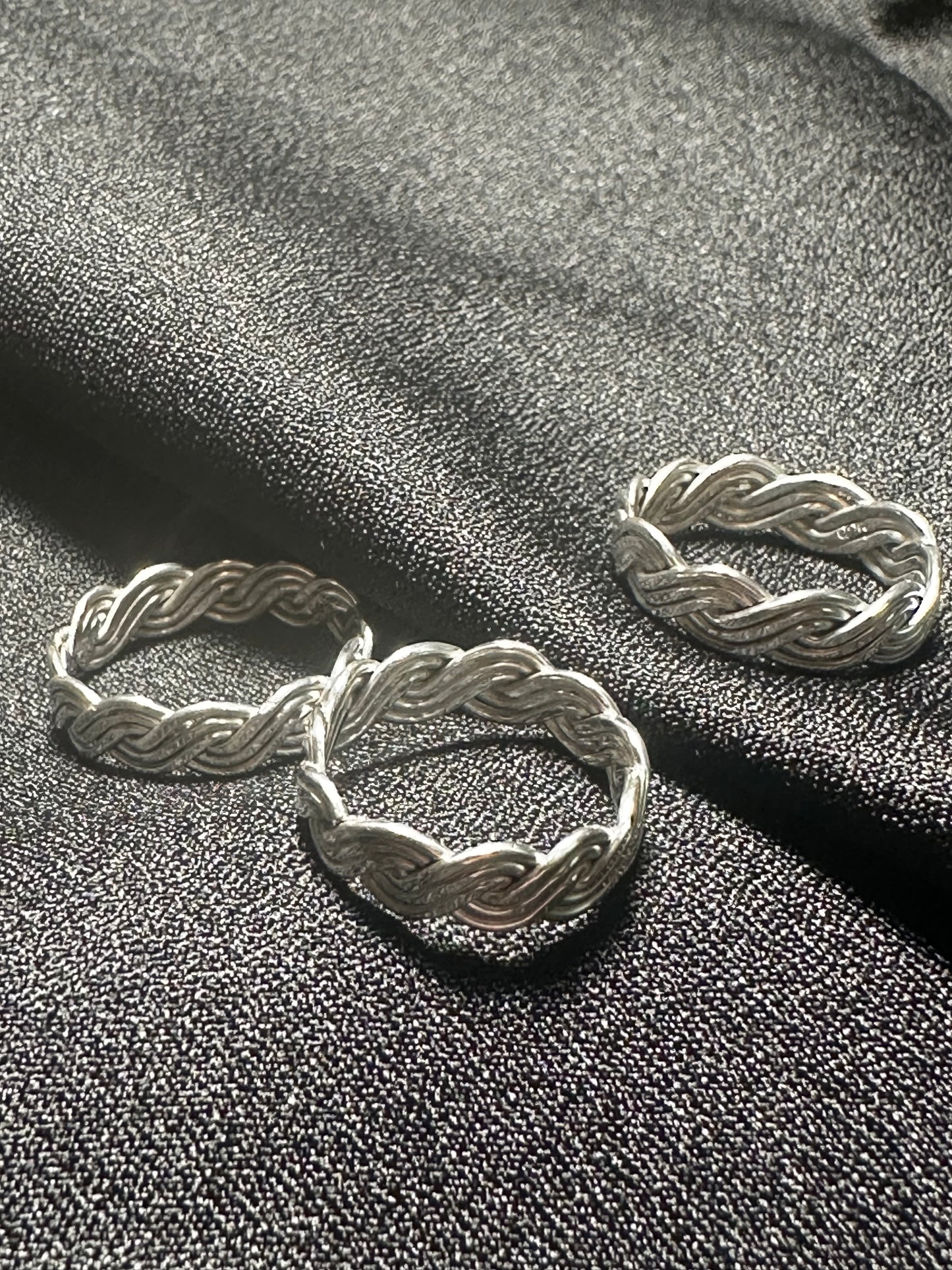 6 Twist Misfit Ring